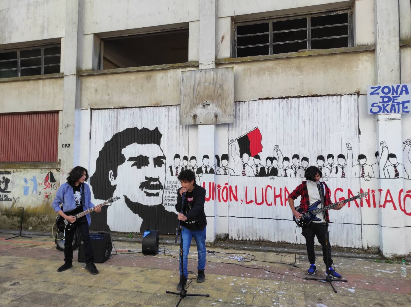 ¡Hoy se inauguró un nuevo mural en nuestro Liceo que manifiesta nuestra identidad!