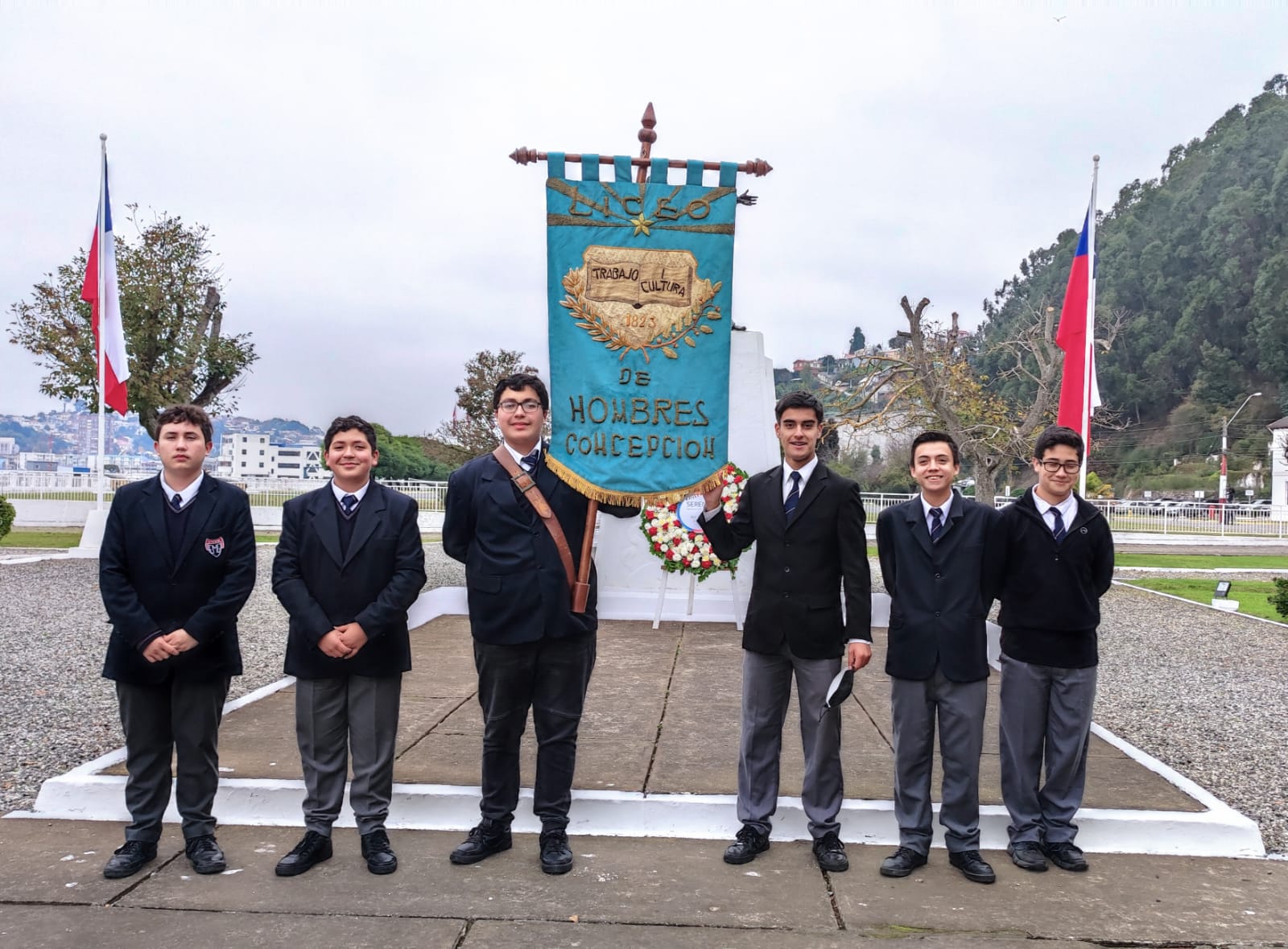 📷 Estudiantes representan a Liceo EMG en Celebración de aniversario del Combate Naval de Iquique y Día de las Glorias Navales de Chile