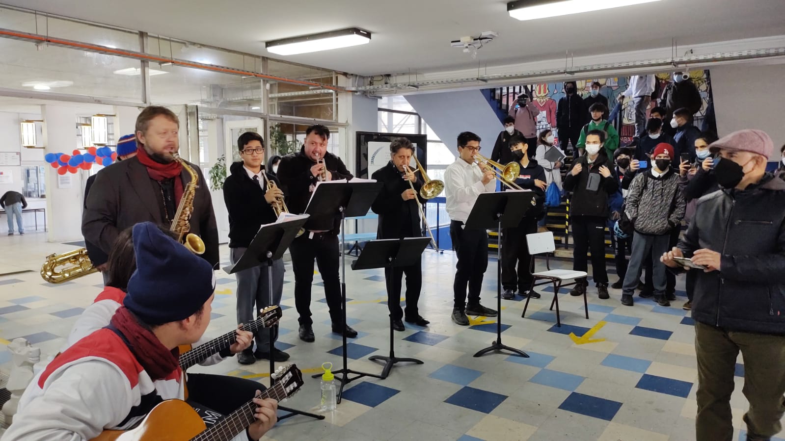 ¡Big Band Jazz irrumpe con música en recreo! 🎺🎷