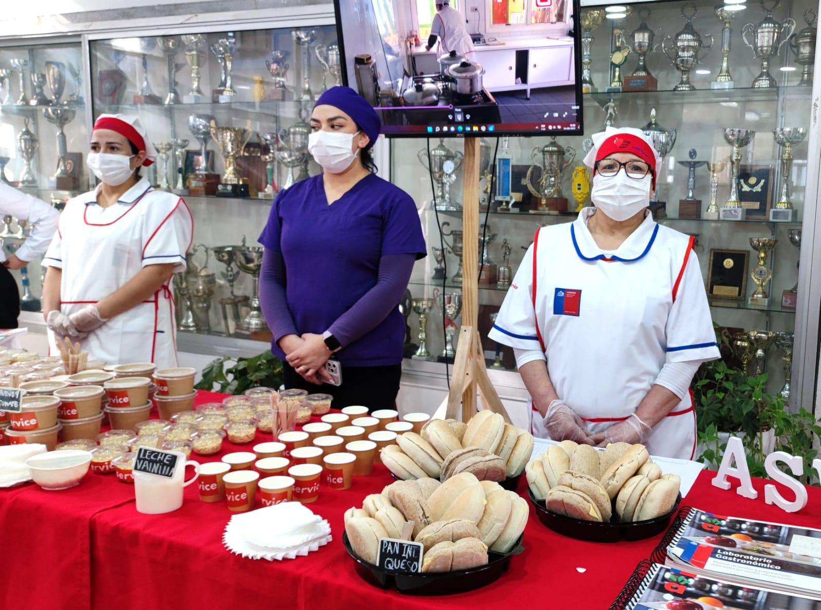 🍎🥛🥪Estudiantes y funcionarios asisten a presentación y degustación JUNAEB