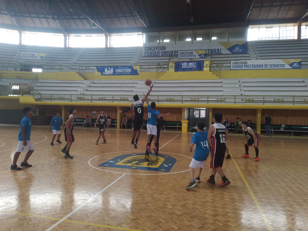 Inicio de Torneo Comunal Sub 17 de Básquetbol | Liceo EMG obtiene victoria