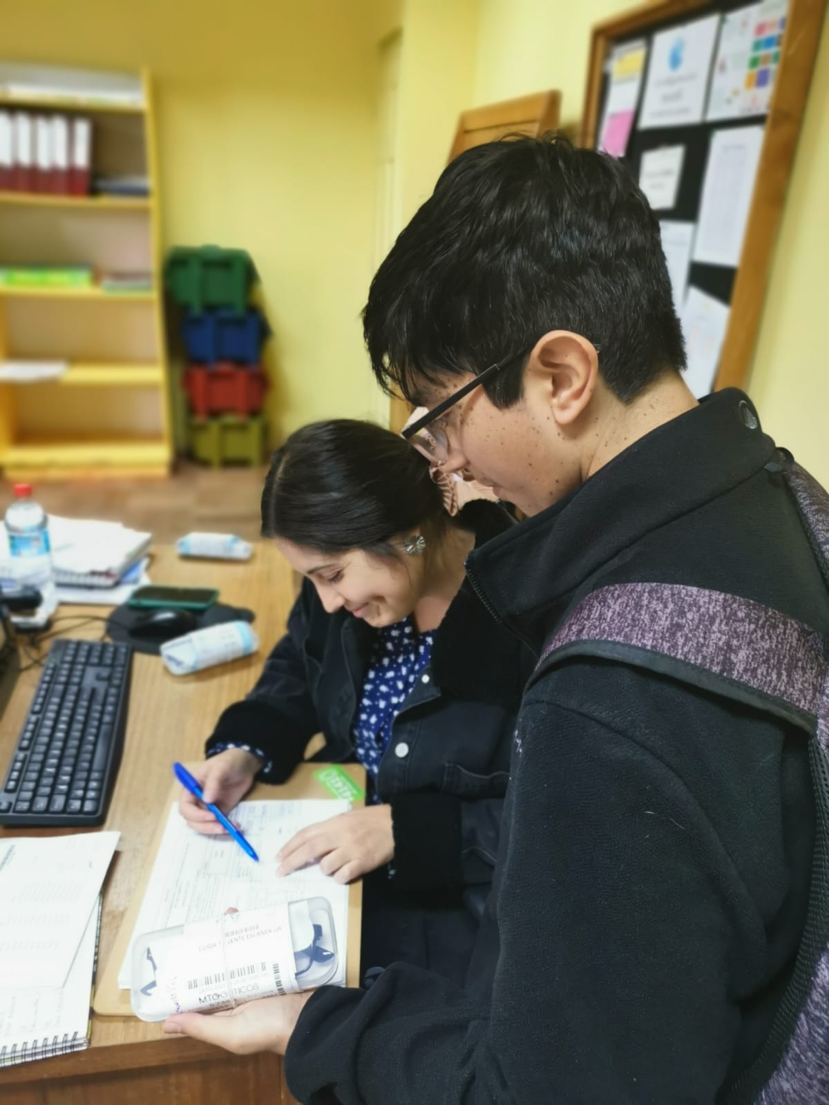 ¡Nuestros estudiantes reciben beneficio óptico de Junaeb!